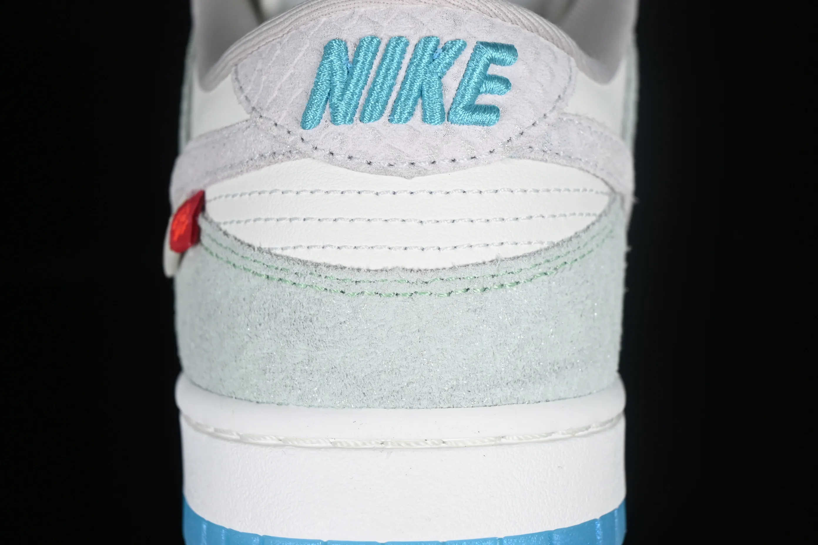 All Categories Nk SB Dunk Series Nk SB Dunk Low Low-top sneakers Z version Nk Dunk Low 2024 Year of the Dragon customized SB low-top casual sneakers FZ5065-111